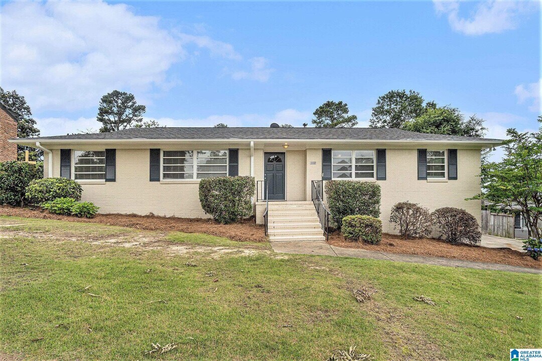 3137 Woodhaven Dr in Birmingham, AL - Building Photo