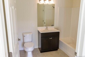 46 Islip Ave in Islip, NY - Building Photo - Building Photo
