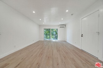 9005 Cynthia St in West Hollywood, CA - Building Photo - Building Photo