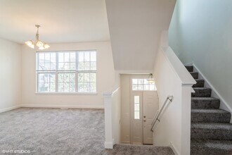 69 Melrose Ct in South Elgin, IL - Building Photo - Building Photo