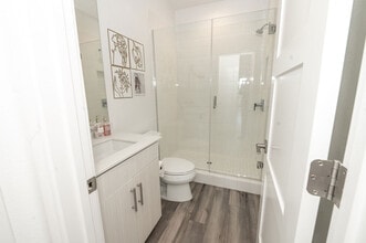 9877 MacArthur Blvd in Oakland, CA - Building Photo - Building Photo