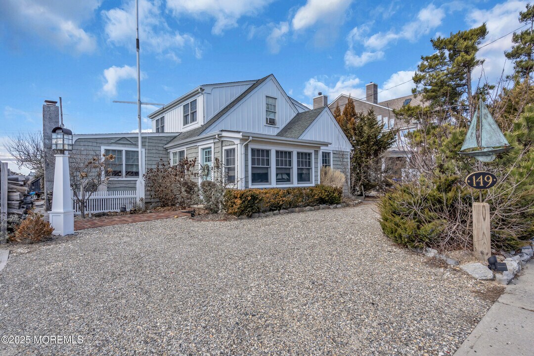 149 NJ-35 in Mantoloking, NJ - Building Photo