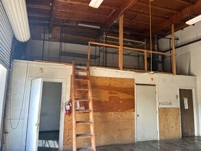 7972 Capwell Dr in Oakland, CA - Building Photo - Building Photo