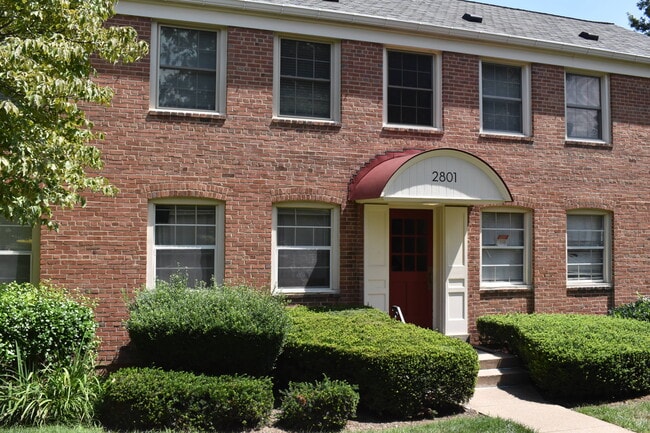 property at 2801 Arlington Blvd