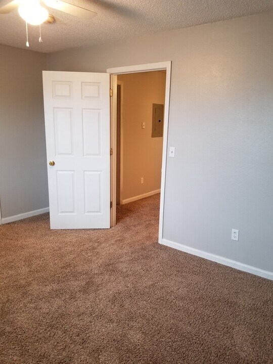 1542 Diuguid Dr in Murray, KY - Building Photo