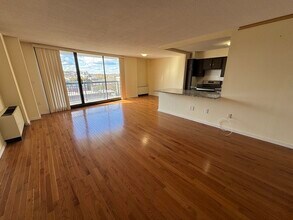 60 Longwood Ave, Unit 802 in Brookline, MA - Building Photo - Building Photo