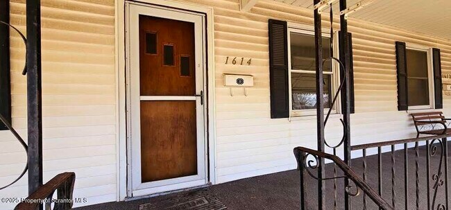 property at 1614 Price St