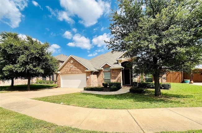 11 Beechcreek Dr in Edgecliff Village, TX - Building Photo - Building Photo