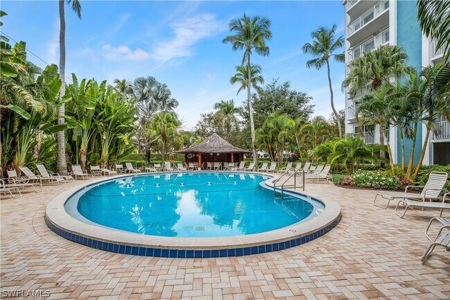 1300 Gulf Shore Blvd N in Naples, FL - Building Photo - Building Photo