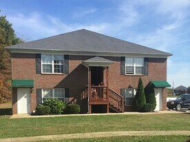 108 Kenilworth Ct, Unit D in Radcliff, KY - Building Photo