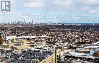 2520-2520 Eglinton Ave W in Mississauga, ON - Building Photo - Building Photo