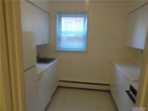 124 S Park Ave-Unit -1-R in Rockville Centre, NY - Building Photo - Building Photo