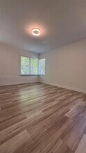 729 Meridian Ave in Miami Beach, FL - Building Photo - Building Photo