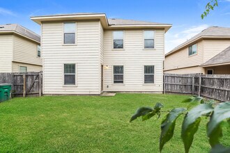 8830 Scarlett Pl in San Antonio, TX - Building Photo - Building Photo