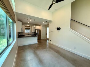 2200 E 16th St in Austin, TX - Building Photo - Building Photo