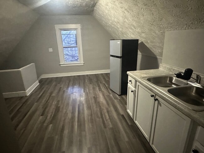 10022 Parkgate Ave in Cleveland, OH - Building Photo - Building Photo