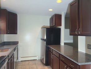 1465 Hooksett Rd. Unit 123 in Hooksett, NH - Building Photo - Building Photo