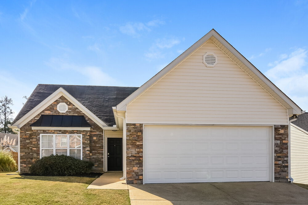 301 Providence Dr in Dallas, GA - Building Photo