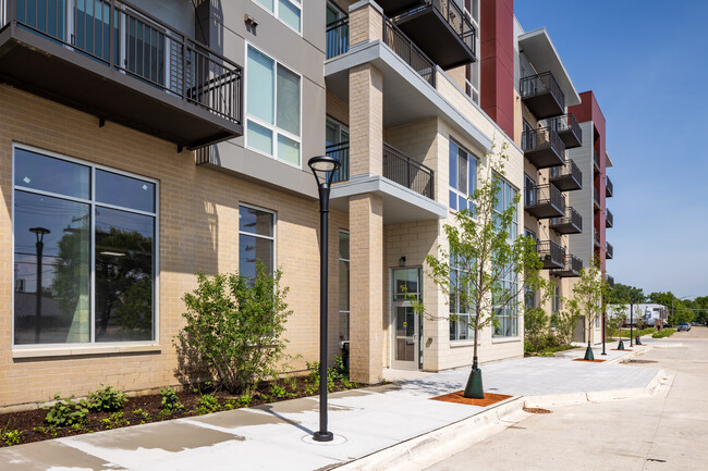 4 North Apartments in Arlington Heights, IL - Foto de edificio - Building Photo