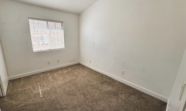 933 Dusty Creek St in Las Vegas, NV - Building Photo - Building Photo