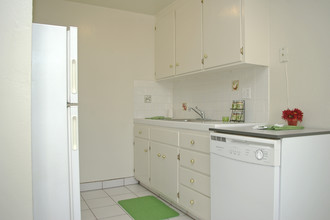 Alameda Gardens Apartments in San Jose, CA - Building Photo - Building Photo