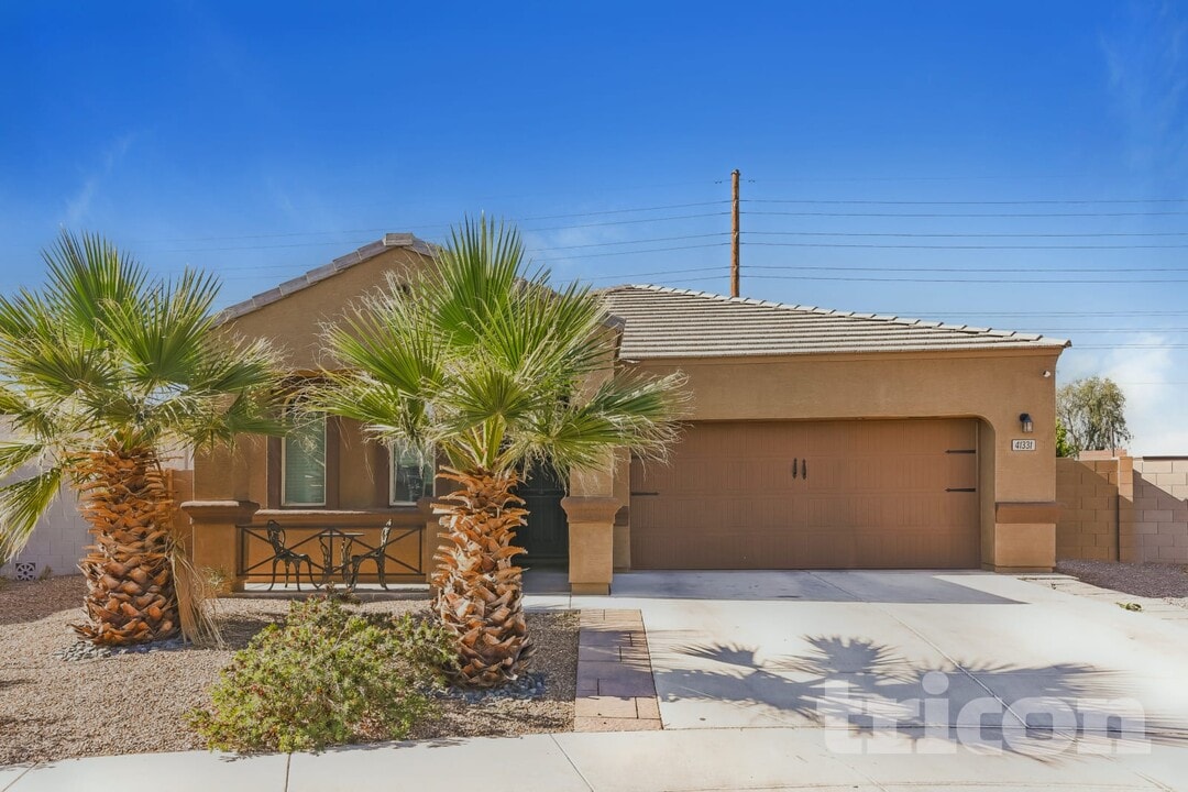 41331 W Hensley Way in Maricopa, AZ - Foto de edificio