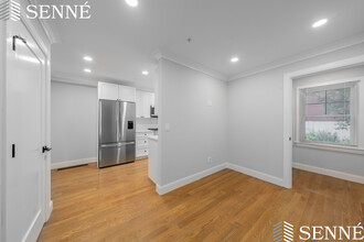 13 Lopez Ave, Unit 1 in Cambridge, MA - Foto de edificio - Building Photo