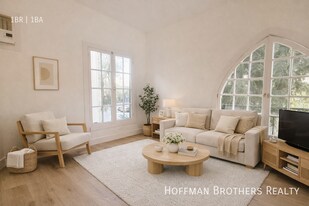 4888 Lexington Ave in Los Angeles, CA - Building Photo