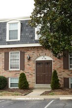 Salem Square Condominiums in Louisville, KY - Building Photo - Building Photo