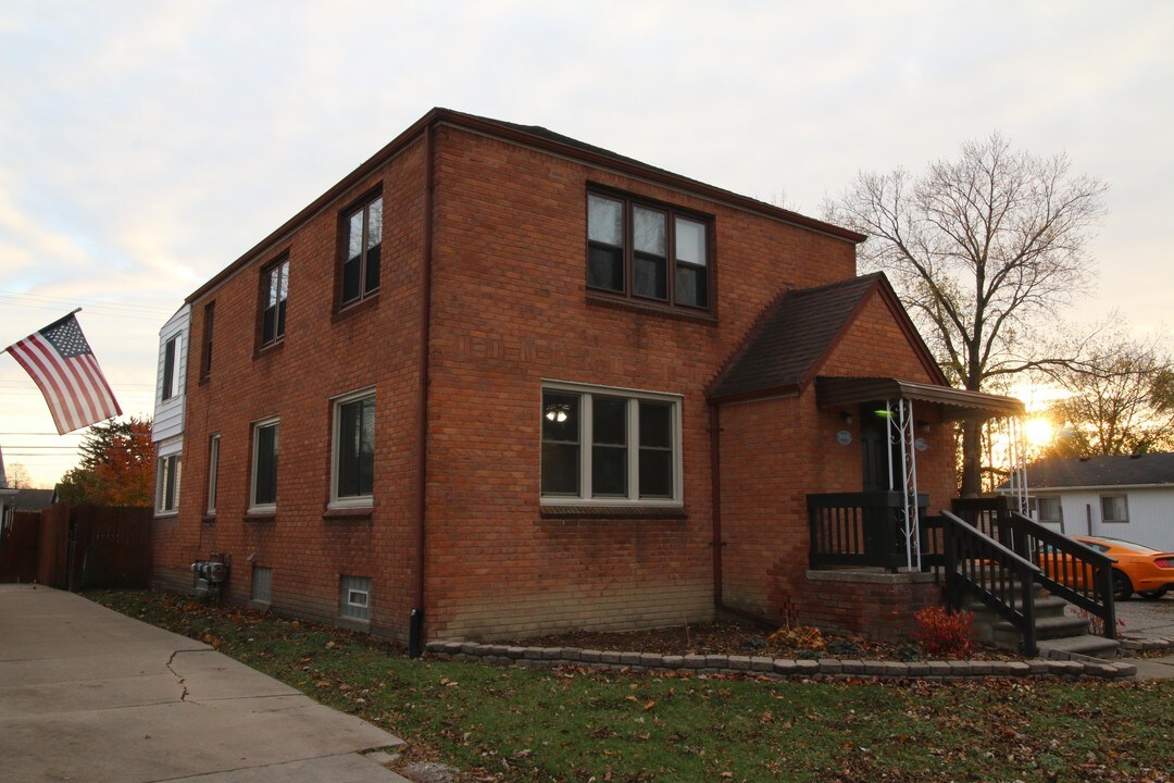20454 Stafford St in Clinton Township, MI - Building Photo