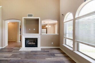 1810 W Pflugerville Pkwy in Round Rock, TX - Building Photo - Building Photo