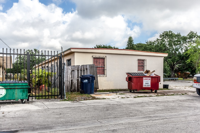 15050 Johnson St in Opa Locka, FL - Building Photo - Building Photo