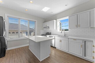 5124 W Berenice Ave in Chicago, IL - Building Photo - Building Photo