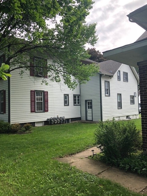 213 N Brainard St, Unit 2R in Naperville, IL - Foto de edificio - Building Photo
