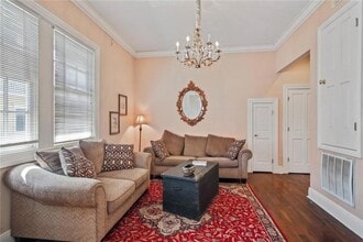 741 Dauphine St in New Orleans, LA - Foto de edificio - Building Photo