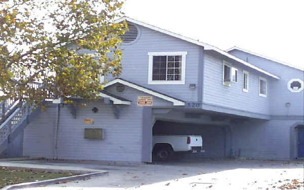 520 E Sycamore St in Anaheim, CA - Building Photo - Building Photo