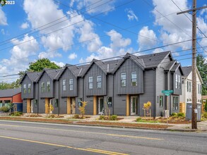 7511 N Clarendon Ave in Portland, OR - Building Photo - Primary Photo