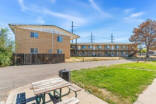 2435-2459 W 11th St in Greeley, CO - Building Photo