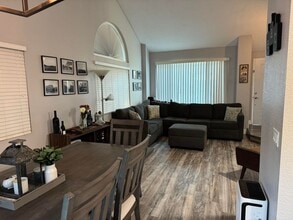 14755 Weeping Willow Ln in Fontana, CA - Building Photo - Building Photo