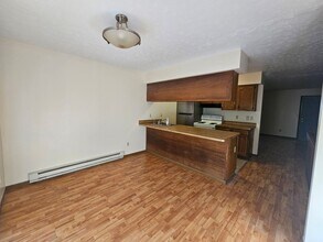 4790 Sunnybrook Rd in Kent, OH - Foto de edificio - Building Photo
