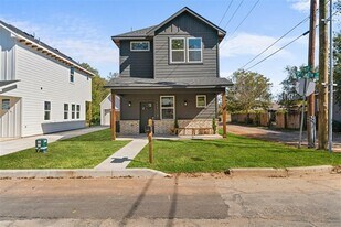 612 N Robinson St in Cleburne, TX - Building Photo