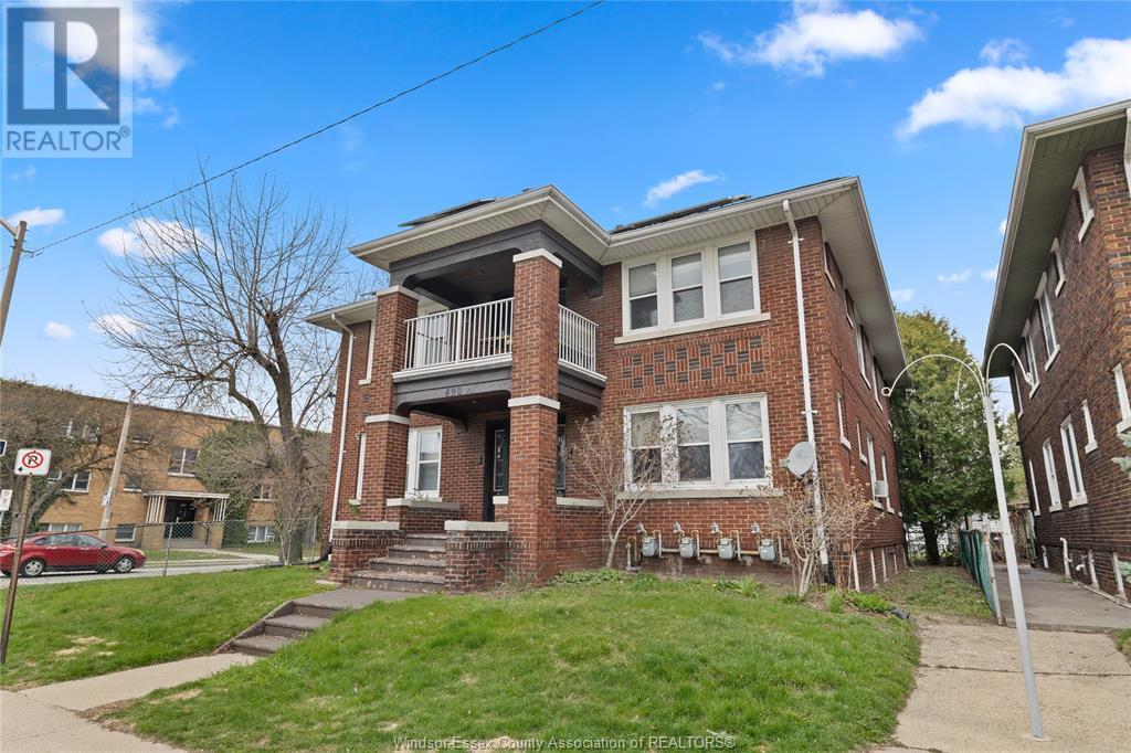490 Giles Blvd W in Windsor, ON - Building Photo