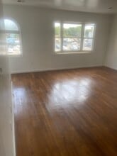 335 Claremont Ave, Unit Claremont B in Jersey City, NJ - Building Photo - Building Photo