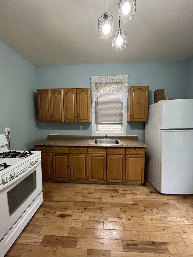 183 Wegman Pky, Unit 2
