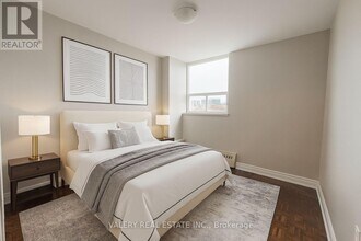 890 Jane St in Toronto, ON - Building Photo - Building Photo