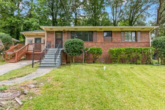 2788 Lancaster Dr in East Point, GA - Building Photo - Building Photo