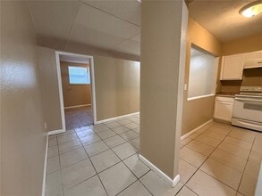 8923 N 40th St in Tampa, FL - Building Photo - Building Photo
