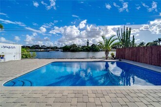 5900 N Farragut Dr in Hollywood, FL - Foto de edificio - Building Photo