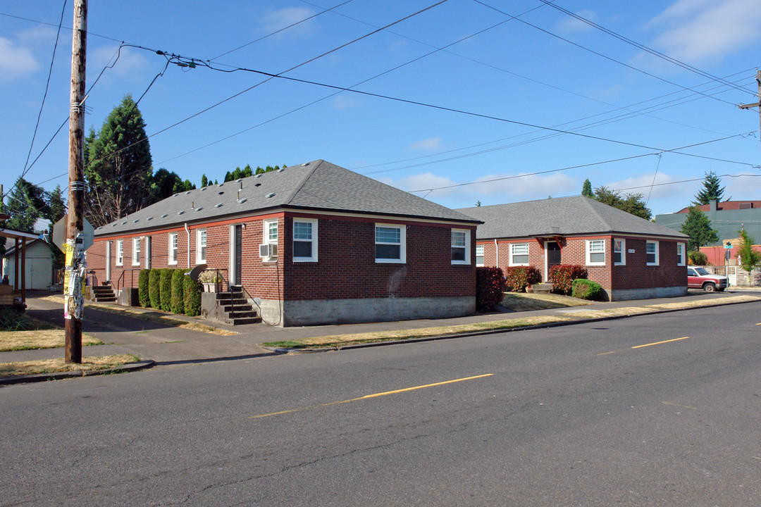 3108-3136 NE Alberta St in Portland, OR - Building Photo