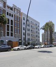 The Versailles in Los Angeles, CA - Foto de edificio - Building Photo